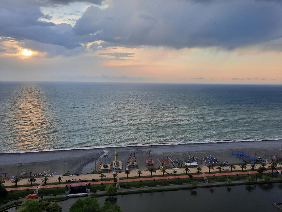 The Best Beach Aparthotel Orbi City Batumi Bagian luar foto